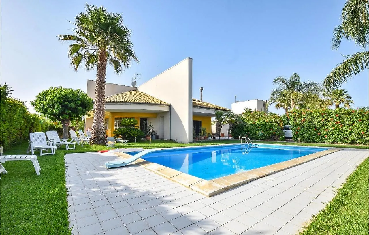 Gorgeous Home In S, Croce Camerina Rg Villaggio Azzurro